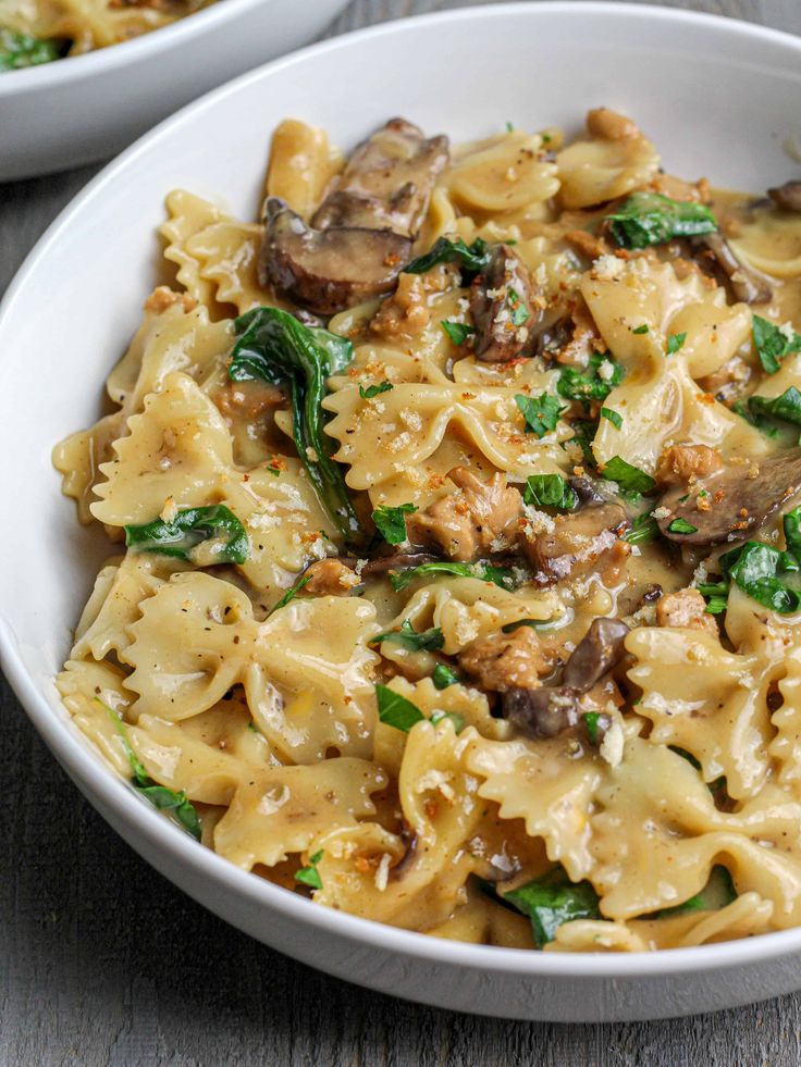 Farfalle with Spinach, Mushrooms, and Caramelized Onions 1 farfalle with spinach mushrooms caramelized onions